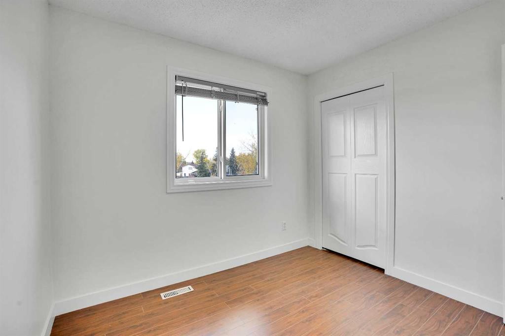 26 Falmead Bay Ne, Calgary, AB - Indoor Photo Showing Other Room