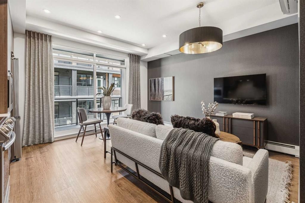 7320-1802 Mahogany Boulevard Se, Calgary, AB - Indoor Photo Showing Living Room