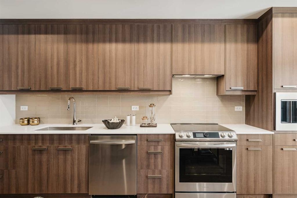 7320-1802 Mahogany Boulevard Se, Calgary, AB - Indoor Photo Showing Kitchen With Upgraded Kitchen