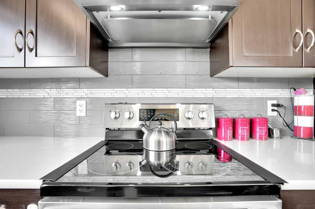 87 Redstone Boulevard Ne, Calgary, AB - Indoor Photo Showing Kitchen