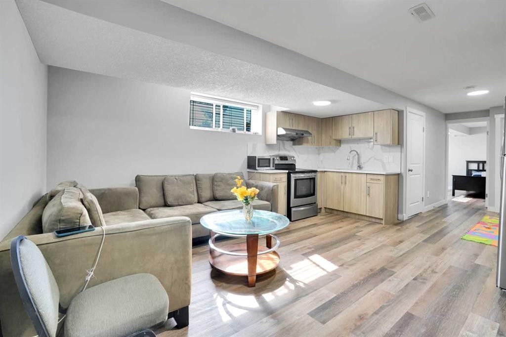 87 Redstone Boulevard Ne, Calgary, AB - Indoor