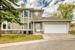102 Mt Mckenzie Gardens SE Calgary, AB T2Z 2P9