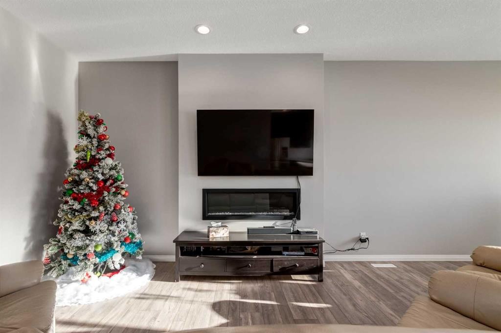 82 Howse Common Ne, Calgary, AB - Indoor Photo Showing Living Room