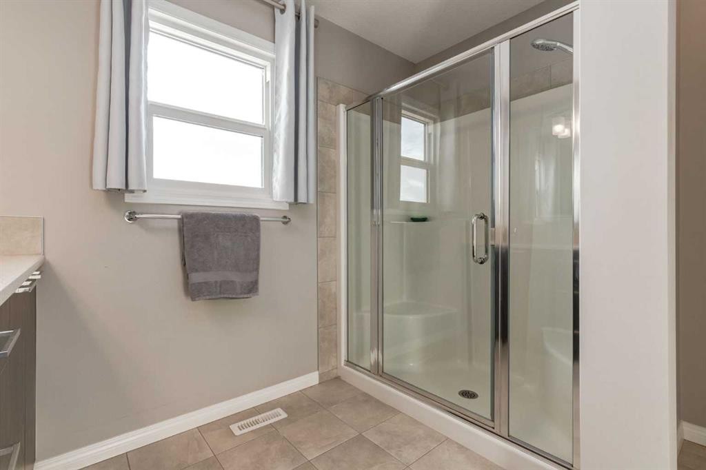 82 Howse Common Ne, Calgary, AB - Indoor Photo Showing Bathroom