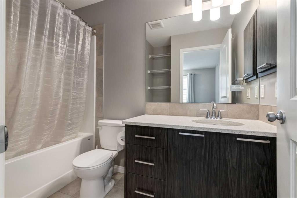 82 Howse Common Ne, Calgary, AB - Indoor Photo Showing Bathroom