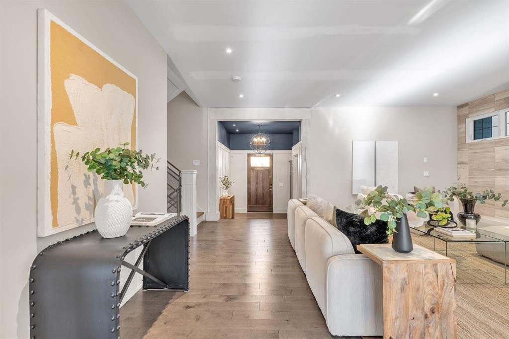 625 Britannia Drive Sw, Calgary, AB - Indoor Photo Showing Other Room