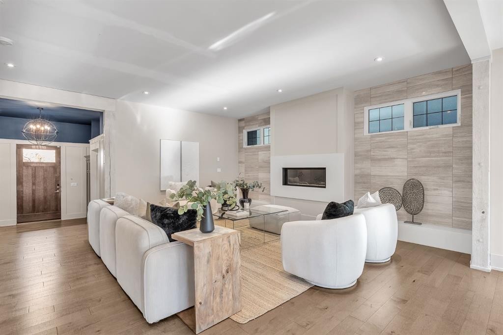 625 Britannia Drive Sw, Calgary, AB - Indoor Photo Showing Living Room With Fireplace