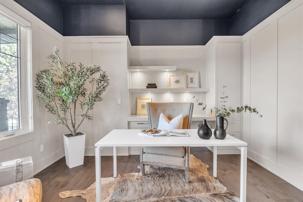 625 Britannia Drive Sw, Calgary, AB - Indoor Photo Showing Office