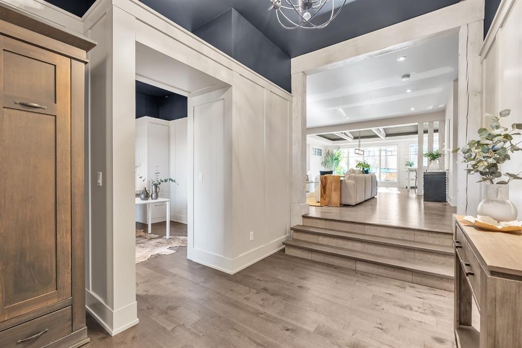 625 Britannia Drive Sw, Calgary, AB - Indoor Photo Showing Other Room