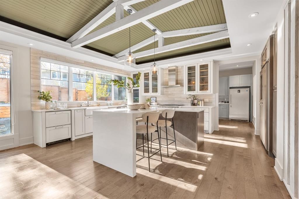 625 Britannia Drive Sw, Calgary, AB - Indoor