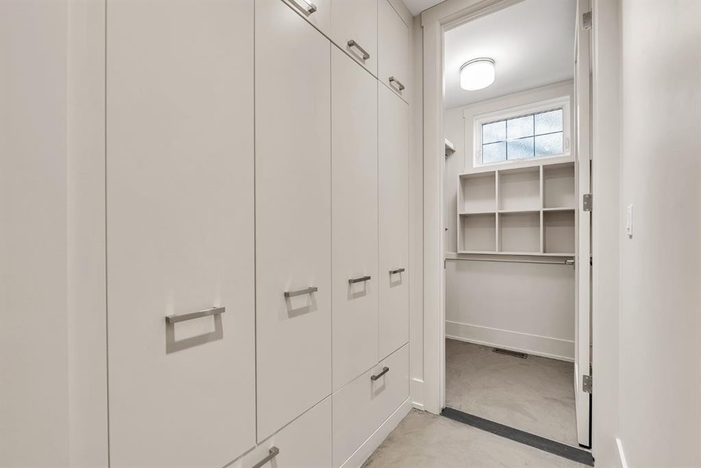 625 Britannia Drive Sw, Calgary, AB - Indoor