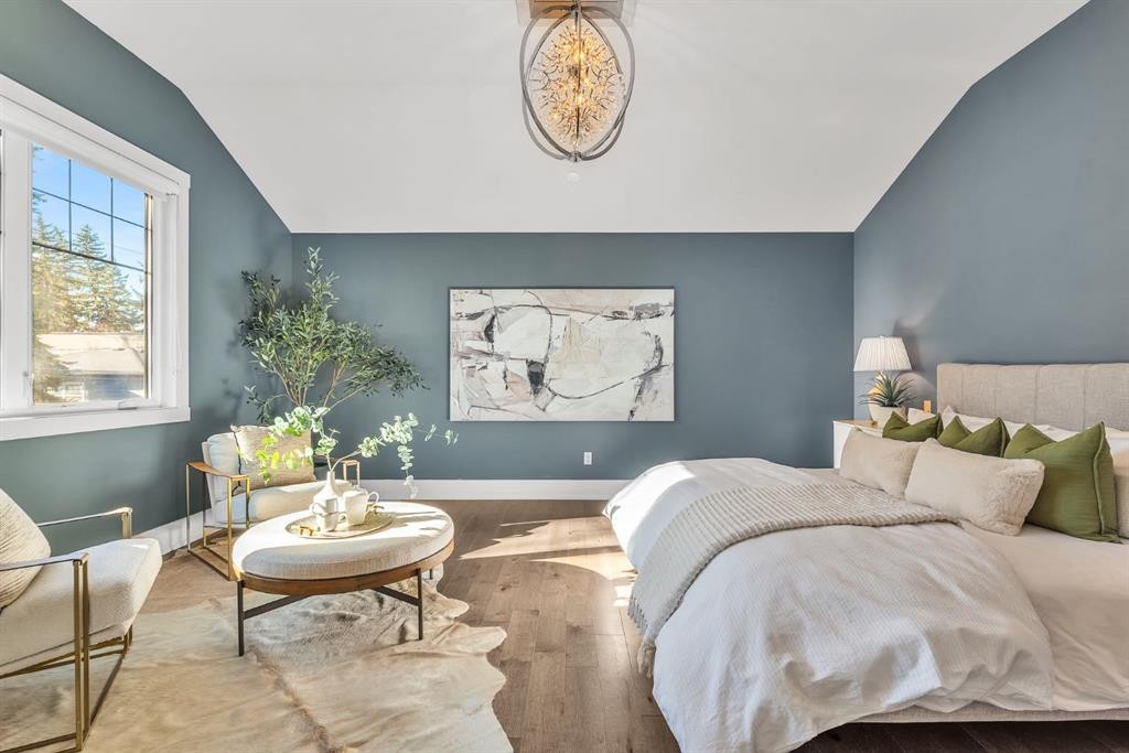 625 Britannia Drive Sw, Calgary, AB - Indoor Photo Showing Bedroom