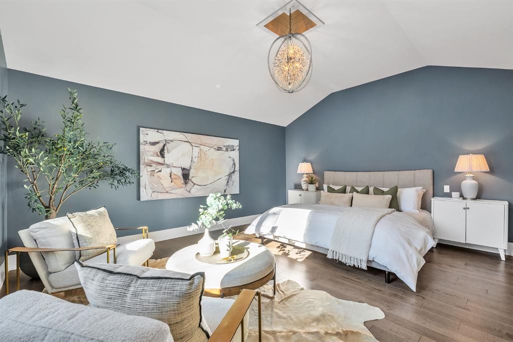 625 Britannia Drive Sw, Calgary, AB - Indoor Photo Showing Bedroom