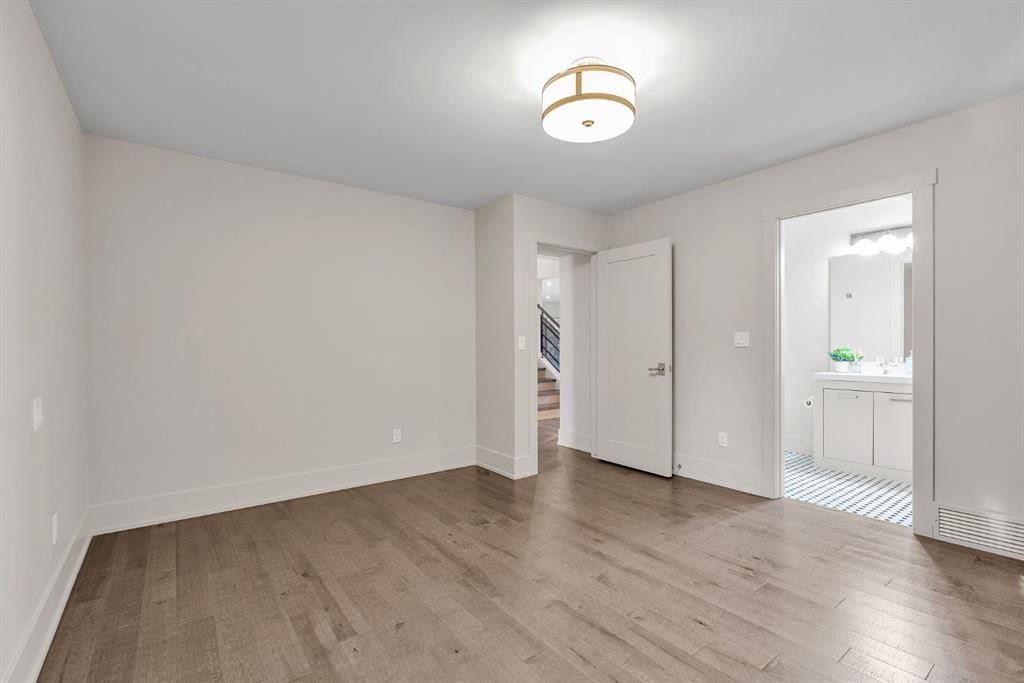 625 Britannia Drive Sw, Calgary, AB - Indoor Photo Showing Other Room