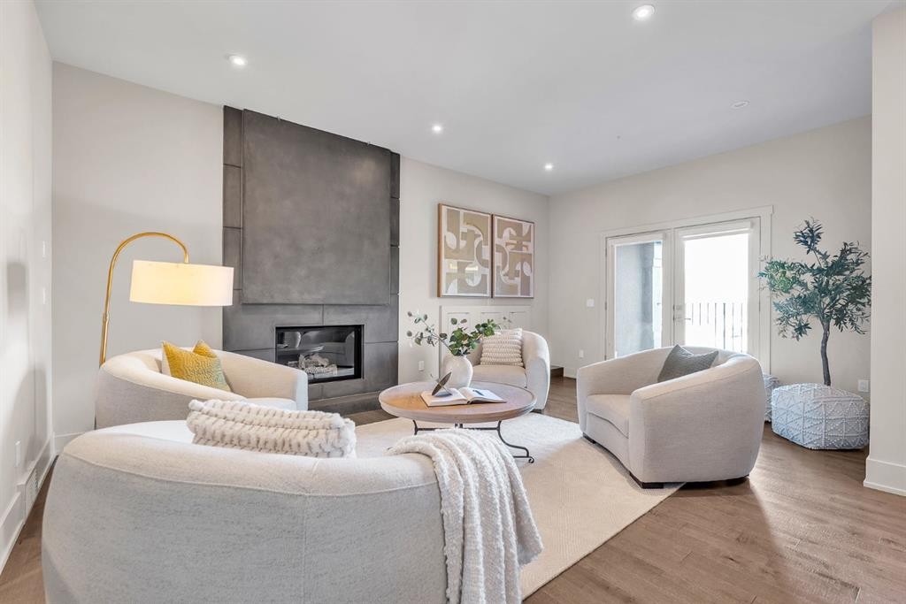 625 Britannia Drive Sw, Calgary, AB - Indoor Photo Showing Living Room With Fireplace