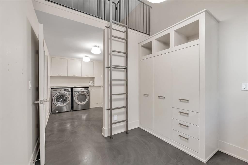625 Britannia Drive Sw, Calgary, AB - Indoor Photo Showing Laundry Room