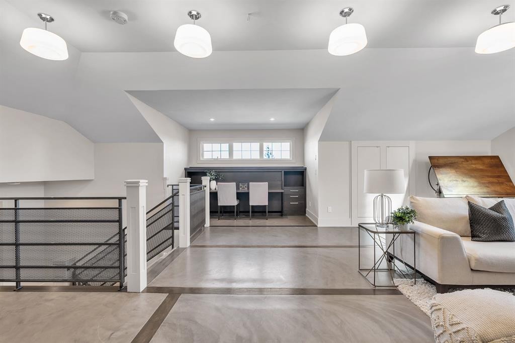 625 Britannia Drive Sw, Calgary, AB - Indoor