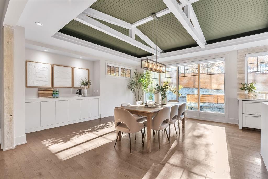 625 Britannia Drive Sw, Calgary, AB - Indoor Photo Showing Dining Room