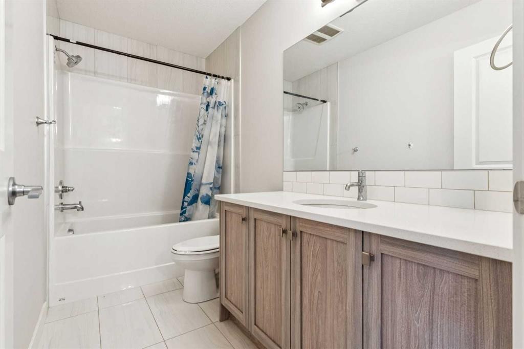 118 Saddlestone Park Ne, Calgary, AB - Indoor Photo Showing Bathroom