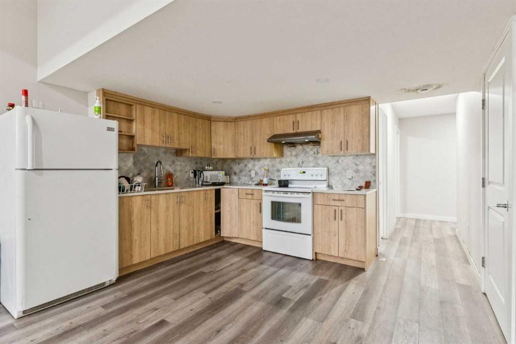 118 Saddlestone Park Ne, Calgary, AB - Indoor Photo Showing Kitchen