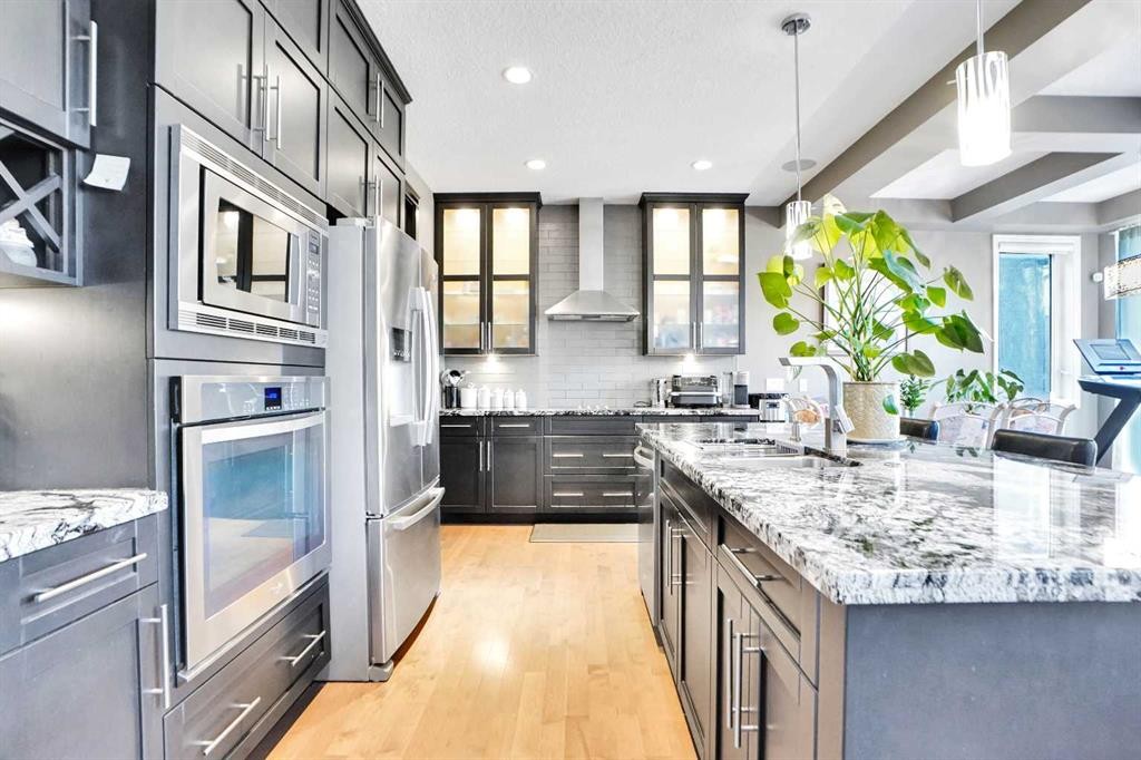 60 Cranarch Rise Se, Calgary, AB - Indoor Photo Showing Kitchen With Upgraded Kitchen