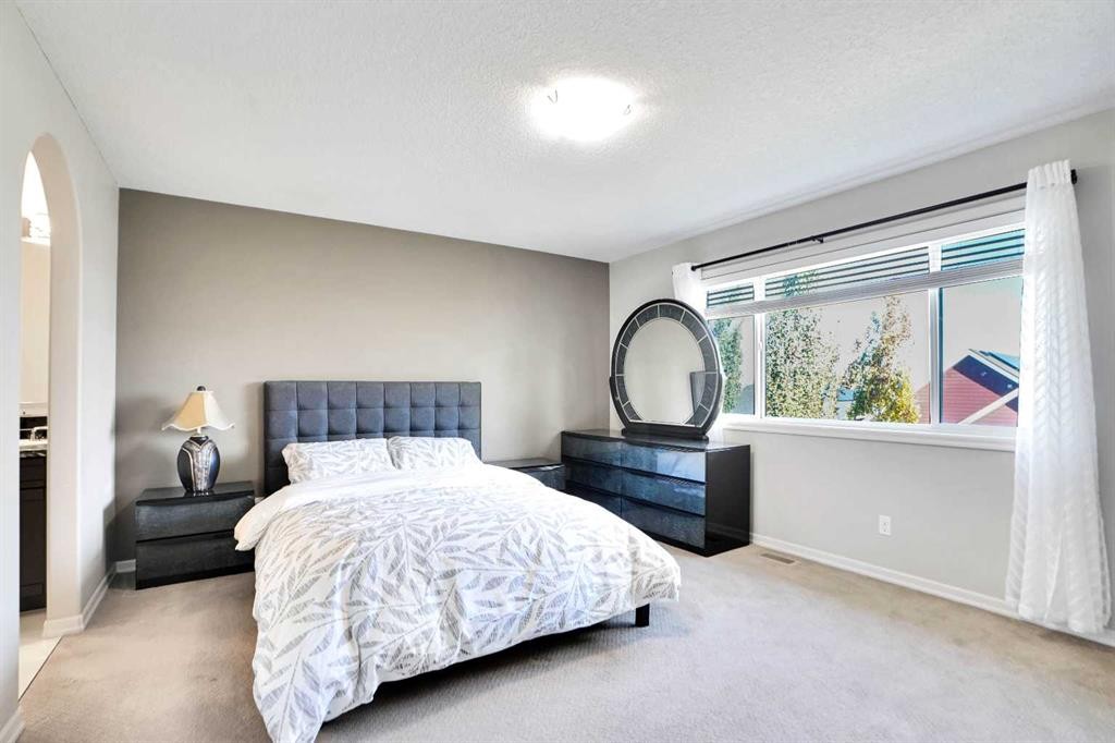 60 Cranarch Rise Se, Calgary, AB - Indoor Photo Showing Bedroom