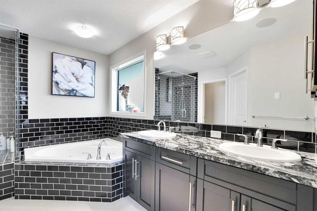 60 Cranarch Rise Se, Calgary, AB - Indoor Photo Showing Bathroom