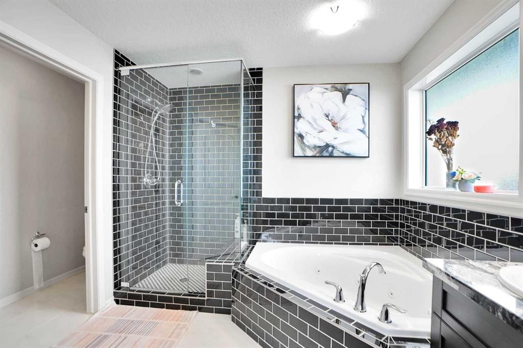 60 Cranarch Rise Se, Calgary, AB - Indoor Photo Showing Bathroom