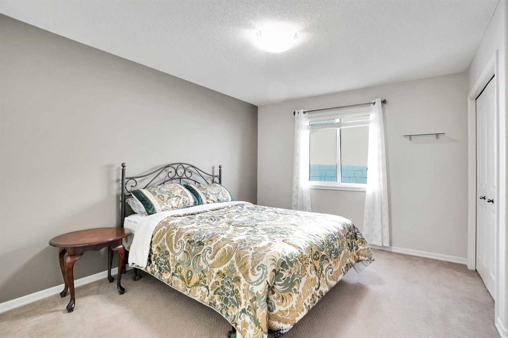60 Cranarch Rise Se, Calgary, AB - Indoor Photo Showing Bedroom