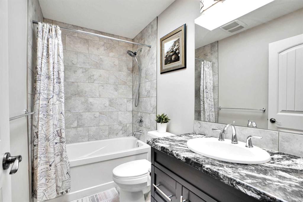 60 Cranarch Rise Se, Calgary, AB - Indoor Photo Showing Bathroom