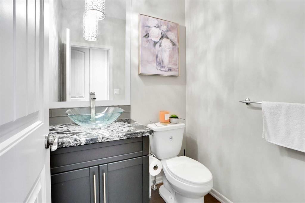 60 Cranarch Rise Se, Calgary, AB - Indoor Photo Showing Bathroom