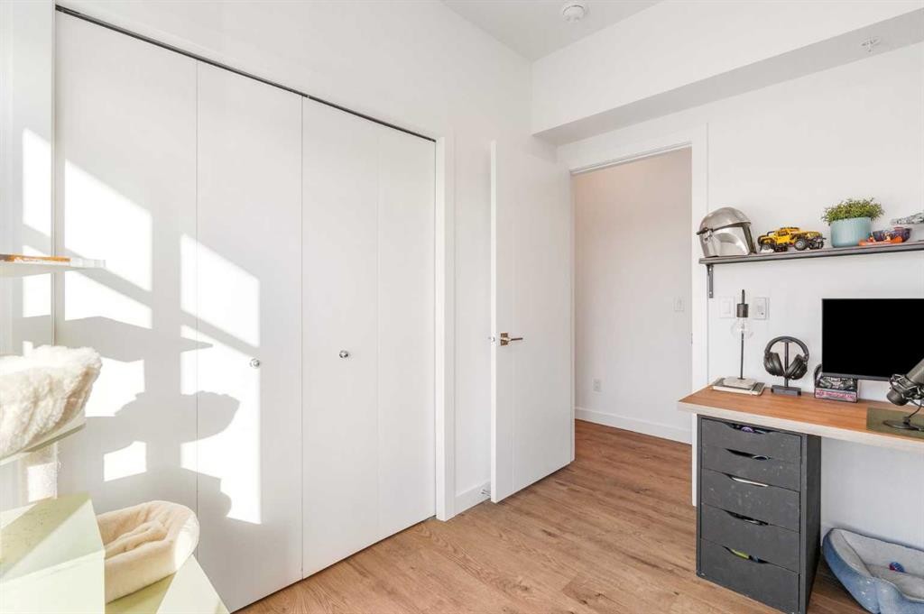 2415-681 Savanna Boulevard Ne, Calgary, AB - Indoor Photo Showing Office