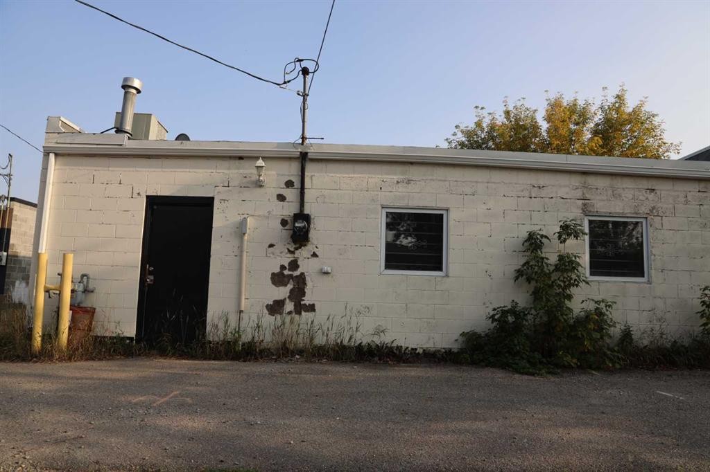 122 2 Avenue, Strathmore, AB