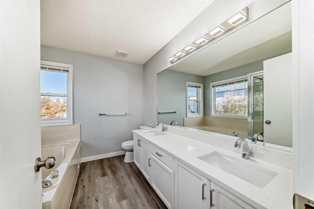 10134 Hidden Valley Drive Nw, Calgary, AB - Indoor Photo Showing Bathroom