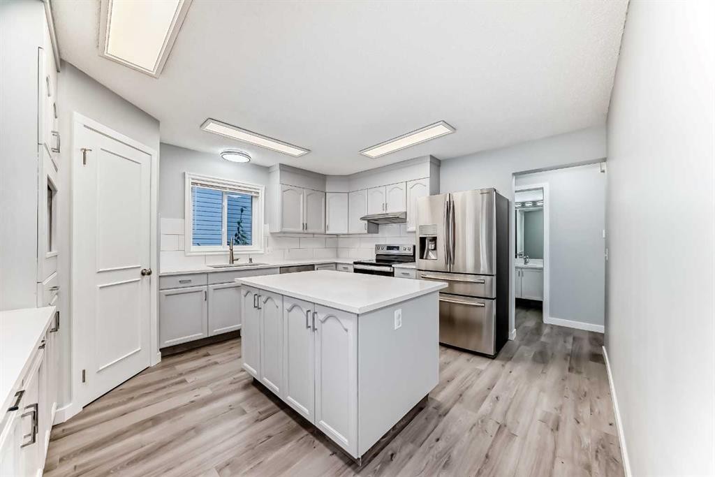 10134 Hidden Valley Drive Nw, Calgary, AB - Indoor Photo Showing Kitchen With Upgraded Kitchen