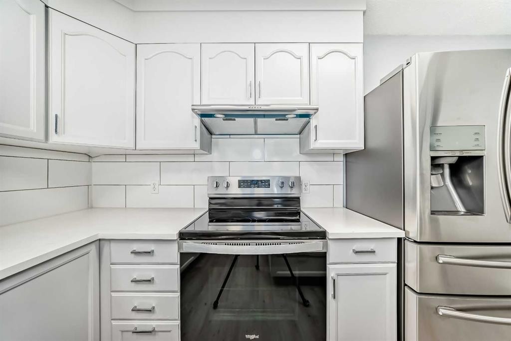 10134 Hidden Valley Drive Nw, Calgary, AB - Indoor Photo Showing Kitchen