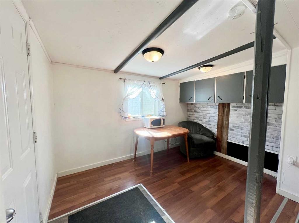 19-400 1 Street Se, Linden, AB