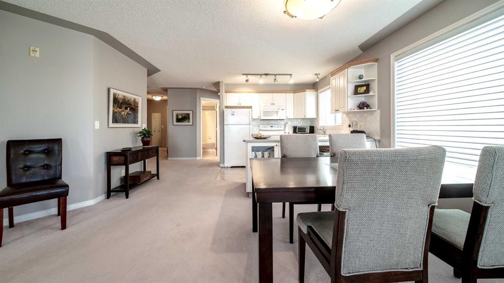 2206-7451 Springbank Boulevard Sw, Calgary, AB - Indoor Photo Showing Dining Room