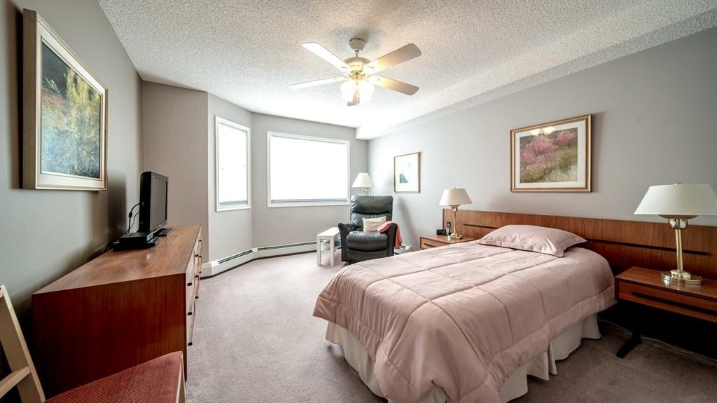 2206-7451 Springbank Boulevard Sw, Calgary, AB - Indoor Photo Showing Bedroom