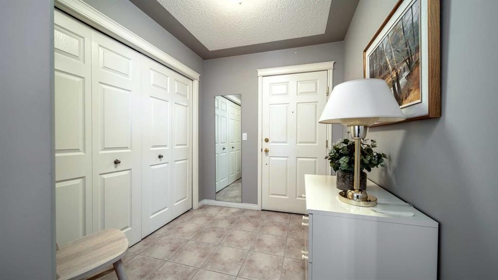 2206-7451 Springbank Boulevard Sw, Calgary, AB - Indoor Photo Showing Other Room