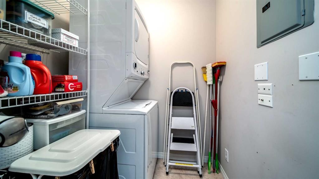2206-7451 Springbank Boulevard Sw, Calgary, AB - Indoor Photo Showing Laundry Room