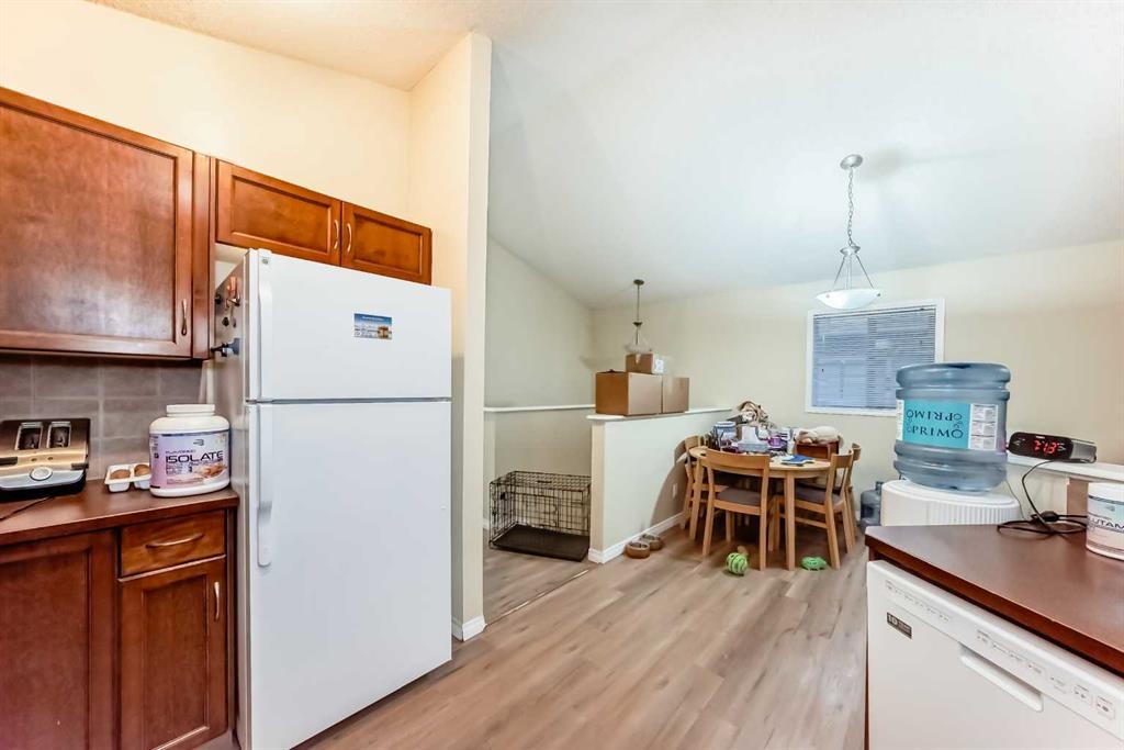 10 Saddlebrook Gardens Ne, Calgary, AB - Indoor Photo Showing Kitchen