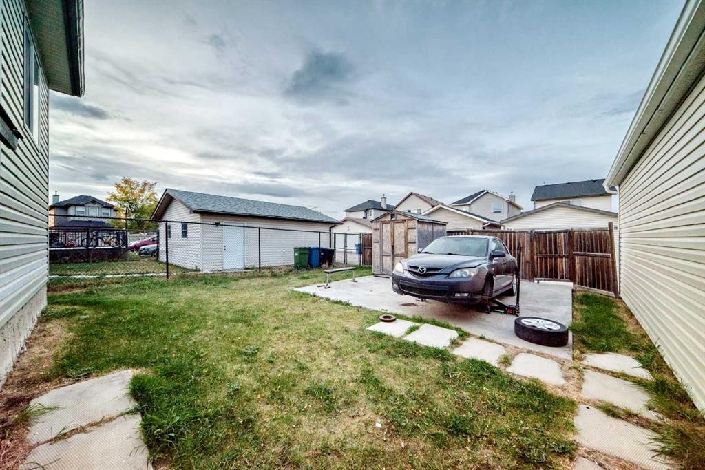 10 Saddlebrook Gardens Ne, Calgary, AB - Outdoor