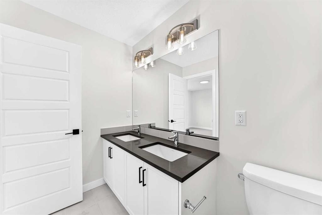 5005 Harmony Circle, Rural Rocky View County, AB - Indoor Photo Showing Bathroom