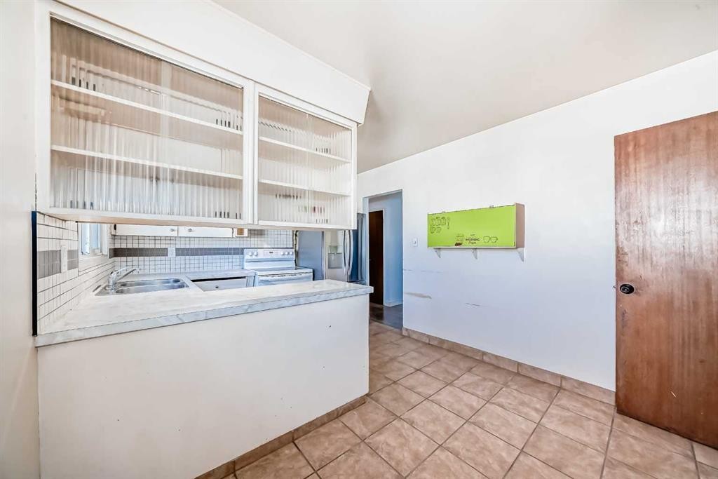 808 Avonlea Place Se, Calgary, AB - Indoor