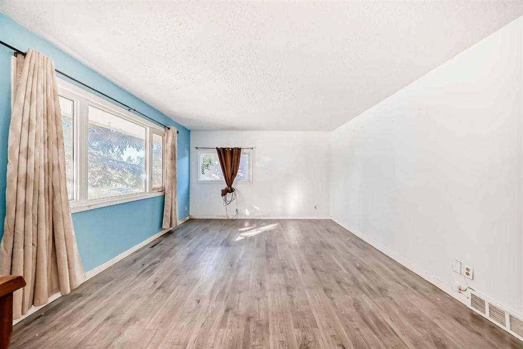 808 Avonlea Place Se, Calgary, AB - Indoor Photo Showing Other Room