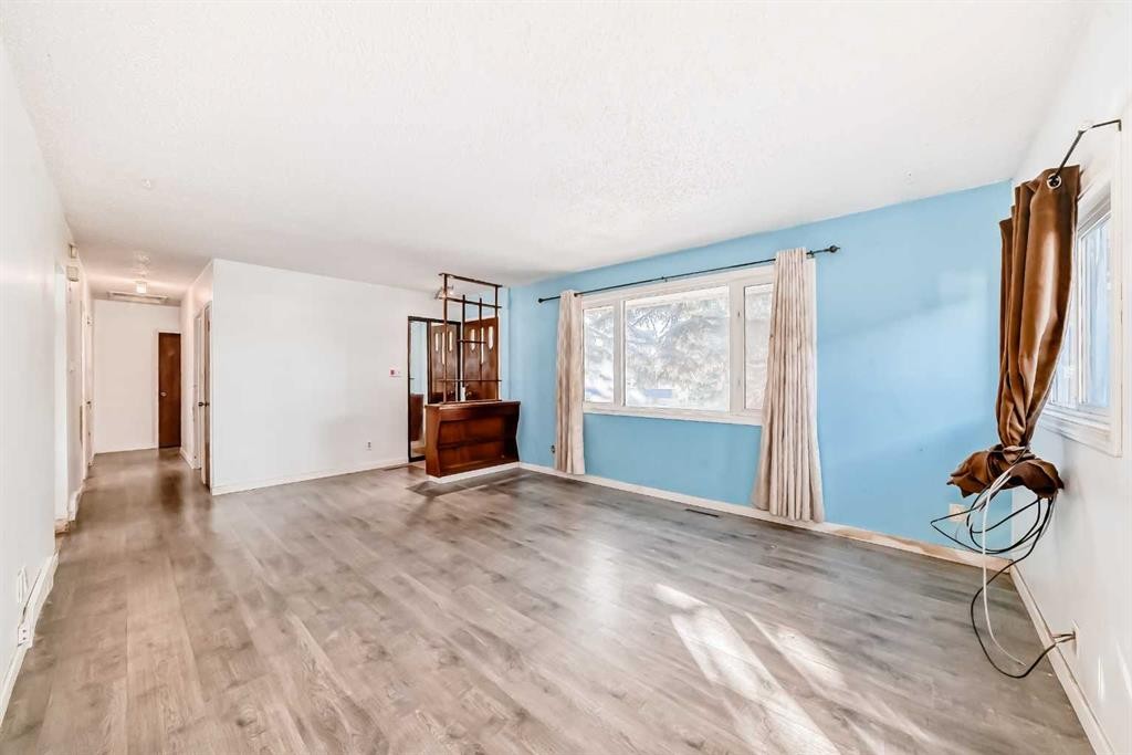 808 Avonlea Place Se, Calgary, AB - Indoor