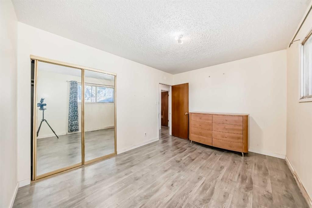 808 Avonlea Place Se, Calgary, AB - Indoor Photo Showing Other Room