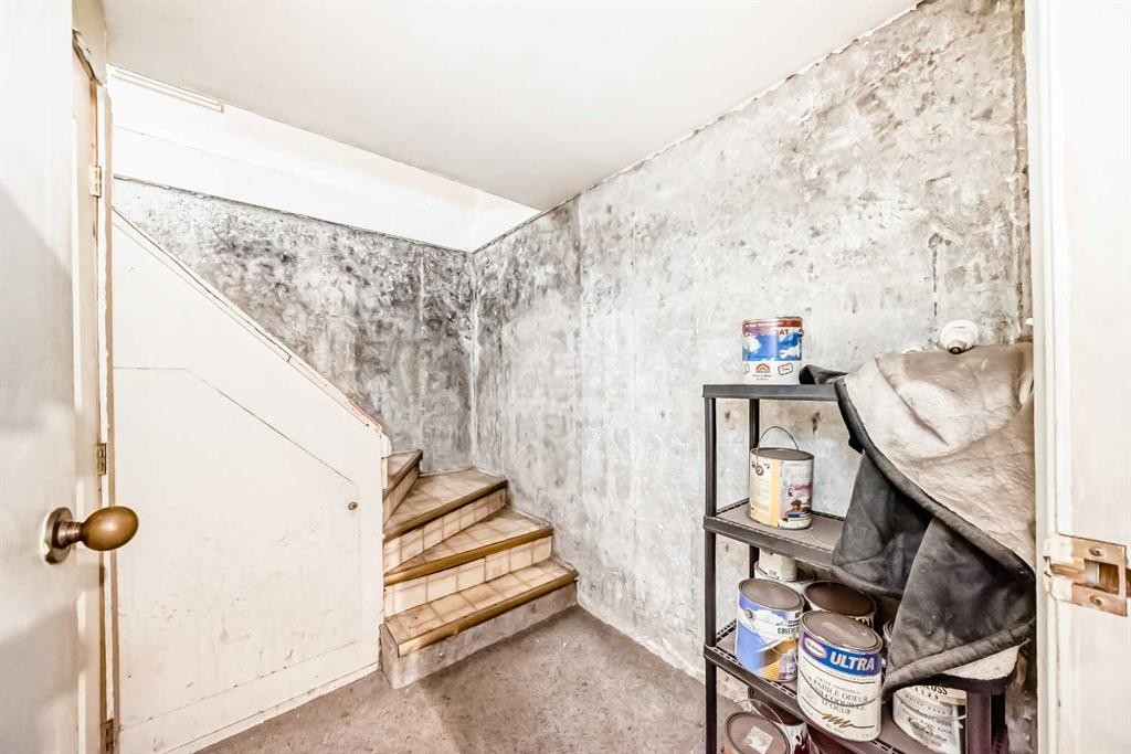 808 Avonlea Place Se, Calgary, AB - Indoor Photo Showing Other Room