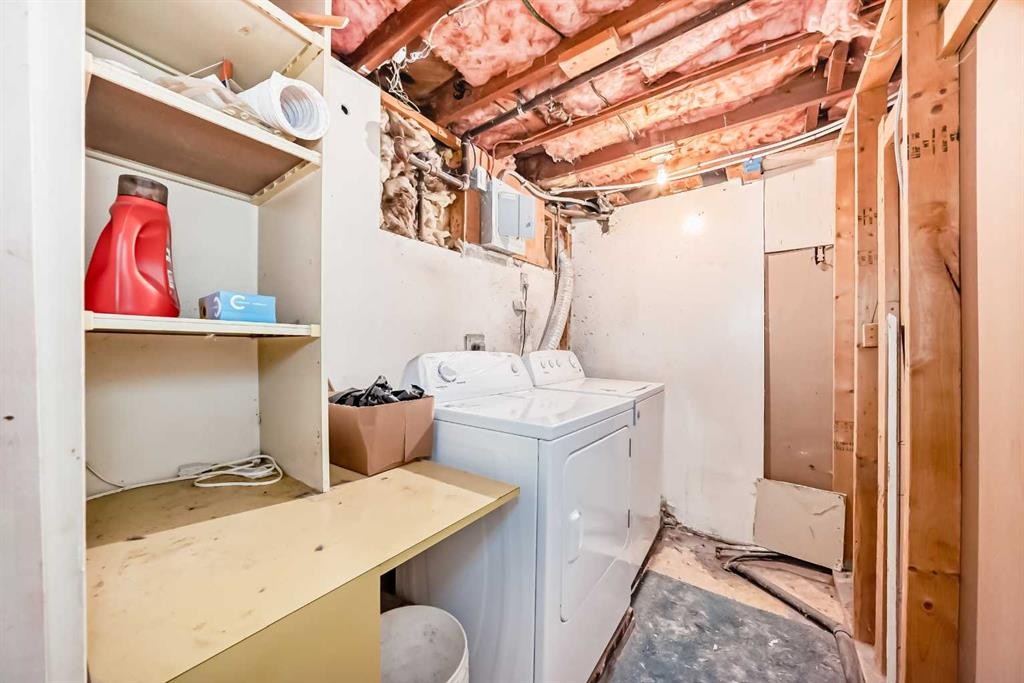 808 Avonlea Place Se, Calgary, AB - Indoor Photo Showing Laundry Room